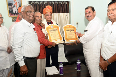 महामहिम राज्यपाल बैस पार्श्व तीर्थ नगपुरा पहुंचे