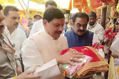धर्म-कर्मः खेरमाई मंदिर सीएम मोहन ने टेका मत्था बोले- माता रानी का आशीर्वाद लेकर मन को अच्छा लगा