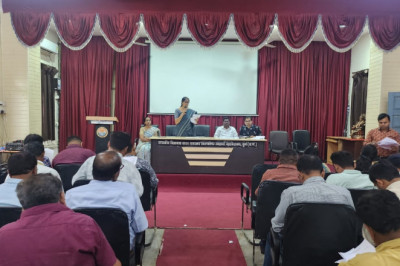 डाकमत पत्र द्वारा मतदान के संबंध में पटवारियों का प्रशिक्षण संपन्न