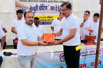जिला प्रशासन ने मतदान जागरूकता को बढ़ावा देने के लिए ’सेंचुरी वोटिंग’ क्रिकेट मैच का किया आयोजन