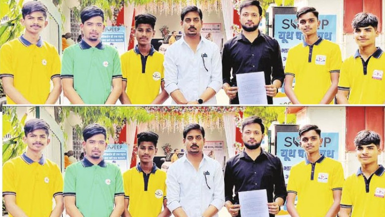 आत्मानंद स्कूल के 11वीं कक्षा के छात्रों में  47 में 30 बच्चे फेल हुए है  छात्रों ने कलेक्टर से कहां-हम कैसे फेल हुए इसकी जांच कराएं....