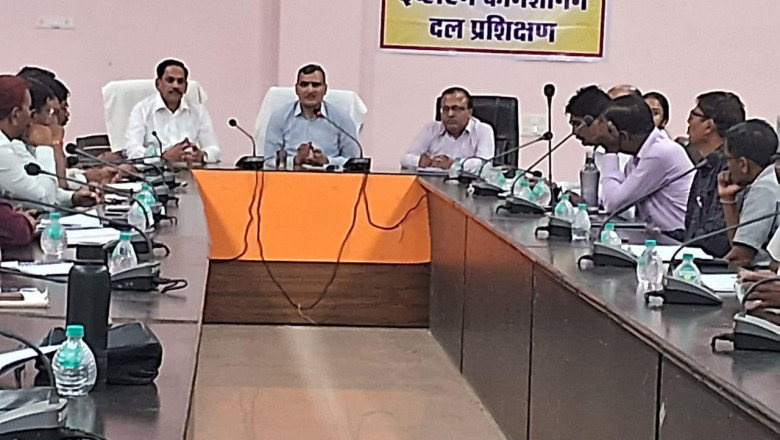 ज़िले के तीनों विधानसभा क्षेत्र के ईवीएम सीलिंग दलों व सेक्टर ऑफ़िसर्स को प्रशिक्षण दिया गया
