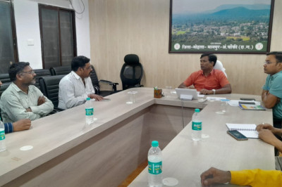 राजनैतिक दल के प्रतिनिधियों की बैठक  - निर्वाचन को अधिक समावेशी और सहभागी बनाने विशेष मतदान केन्द्रों की स्थापना