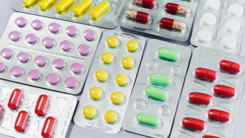कैप्सूल्स बरामद कर आरोपी मेडिकल स्टोर संचालक व विद्युत संविदाकर्मी को गिरफ्तार किया है.....