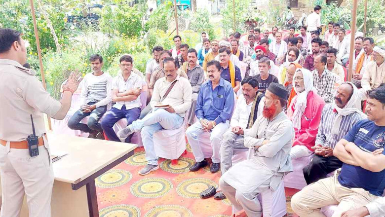 आचरण सुधारने की दी हिदायत गलत काम किया तो खैर नहींः गुंडा बदमाशों की पुलिस ने ली परेड....