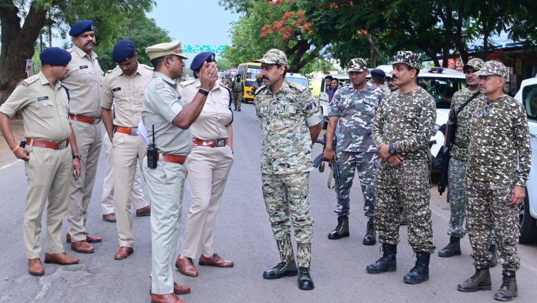 पुलिस अधीक्षक महोदय जिला के सीजी श्री त्रिलोक बंसल के मार्गदर्शन में लोकसभा निर्वाचन स्वतंत्र और निष्पक्ष रूप से सम्पन्न कराने नागरिकों के कॉन्फिडेंस बिल्डिंग के लिए निकाला गया फ्लैग मार्च