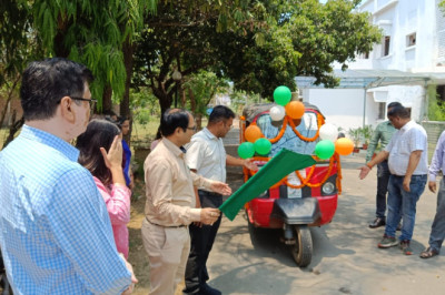 दिव्यांग एवं 80+ आयु वर्ग के वरिष्ठ मतदाताओं के लिए दिव्यांग रथ की नि:शुल्क व्यवस्था