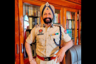 पंजाब के सीनियर आईपीएस अफसर गुरिंदर सिंह ढिल्लों ने पुलिस विभाग से वीआरएस ले ली है.....