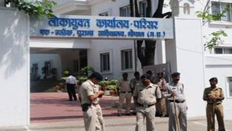 डेढ़ लाख घूस लेते रंगे हाथों पकड़ा ,लंबा हाथ मारने के पहले पटवारी गिरफ्तार...