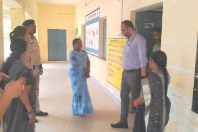 ’सामान्य प्रेक्षक श्रीकेश लाठकर ने किया पाटन क्षेत्र के मतदान केन्द्रों का भ्रमण’