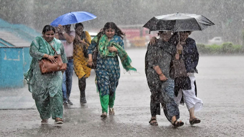 IMD ने दिल्ली के इलाकों में 3 दिन बारिश की संभावना जताई है...