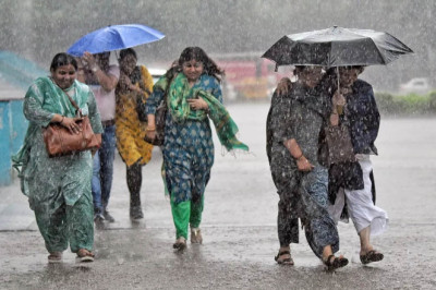 IMD ने दिल्ली के इलाकों में 3 दिन बारिश की संभावना जताई है...