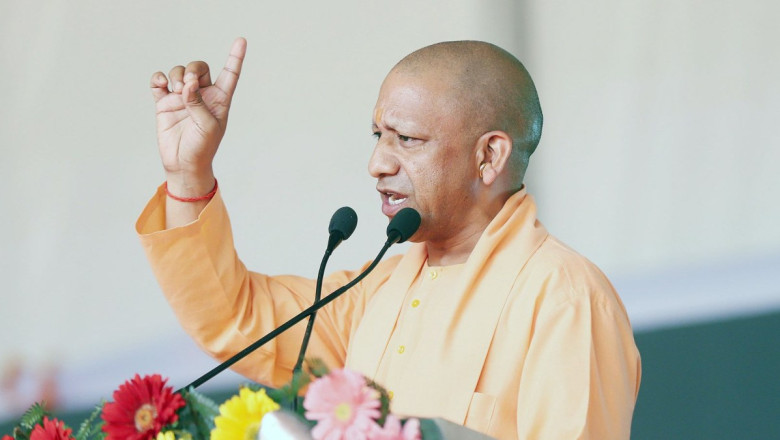 मुख्यमंत्री योगी आदित्यनाथ इंडी गठबंधन और इसके प्रमुख घटक कांग्रेस के मेनिफेस्टो को लेकर लगातार हमलावर हैं...