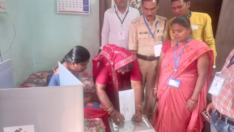 85 प्लस एवं दिव्यांग मतदाताओं ने किया अपने मताधिकार का प्रयोग