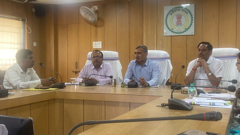कलेक्टर ने ली लोकसभा निर्वाचन को लेकर जिला अधिकारियों की बैठक ’मतदाता जागरूकता को लेकर 2 मई को सायकल और दोपहिया वाहन रैली
