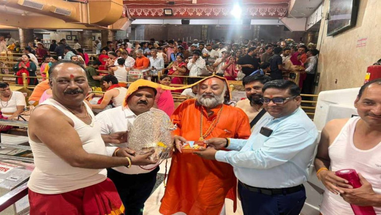श्रद्धालुओं को मिला सम्मान महाकाल में छत्तीसगढ़ के भक्त ने किया दान: बाबा को चढ़ाया रजत जड़ित 2 किलो का चमचमाता मुकुट...