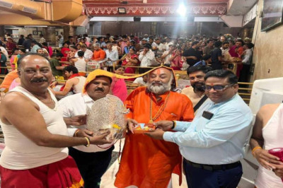 श्रद्धालुओं को मिला सम्मान महाकाल में छत्तीसगढ़ के भक्त ने किया दान: बाबा को चढ़ाया रजत जड़ित 2 किलो का चमचमाता मुकुट...