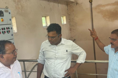 आयुक्त पहुंचे जल सयंत्र गृह मोहारा  27 एमएलडी फिल्टर प्लांट के मोटर पंप मरम्मत कार्य का लिया जायजा