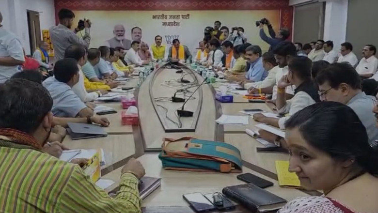 कांग्रेस को कई मुद्दों पर घेरा,चुनाव प्रबंधन टोली की बैठक के बाद वीडी शर्मा का आया बयान, कहा- मतदान बढ़ाने पर हुआ मंथन...