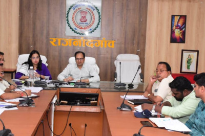 शहरी एवं ग्रामीण क्षेत्रों में पर्याप्त मात्रा में पेयजल की उपलब्धता सुनिश्चित करें - कलेक्टर