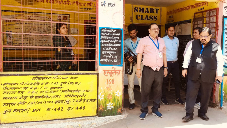 सामान्य प्रेक्षक (ऑब्जर्वर) एस. बी. शेट्टीनावर  नवागढ़ के मतदान केंद्रों का लिया जायज़ा ’