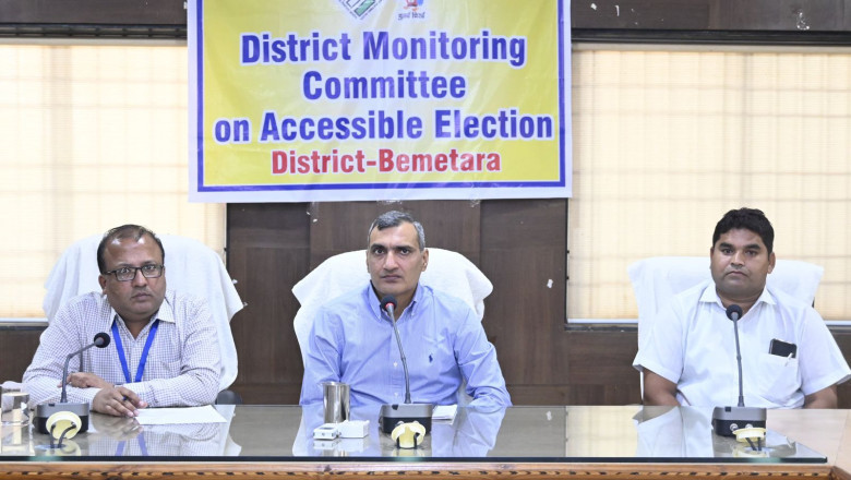 डिस्ट्रिक्ट मॉनिटरिंग कॉमेटी ऑन एक्सीबल इलेक्शन की बैठक  ’कलेक्टर ने दिव्यांग मतदाताओं का शत प्रतिशत मतदान कराने पर ज़ोर दिया’