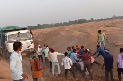 रेत के अवैध उत्खनन और परिवहन पर ग्रामीण आपस में भिड़ गए...