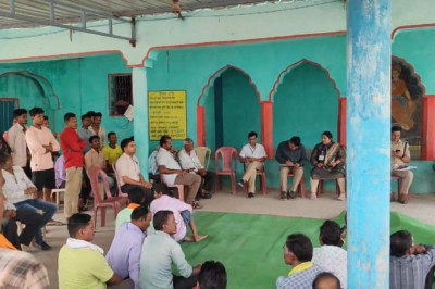 ग्रामीणों ने चुनाव का किया बहिष्कार, समझाइश देने में जुटे निर्वाचन अधिकारी...