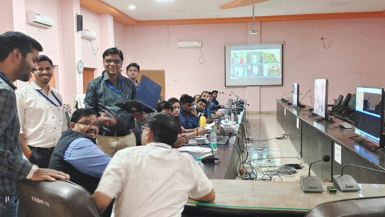 जनरल ऑब्जर्वर शेट्टीनावर पहुँचे लाइव वेबकास्टिंग नियंत्रण कक्ष *
