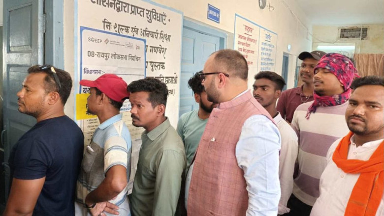 NEWS 24 MG-CG और लल्लूराम डॉट कॉम के चेयरमैन नमित जैन और डॉयरेक्टर अमित जैन ने मतदान किया ...