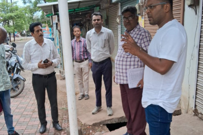 आयुक्त निकले प्रातः शहर भ्रमण में  सफाई संबंध में लोगों से रूबरू हो ली जानकारी