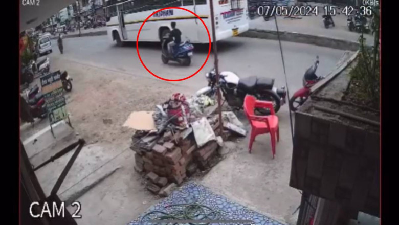 दर्दनाक मौत CCTV कैमरे में कैद हुई.. बस के पिछले चक्के में जा घुसा नाबालिग,