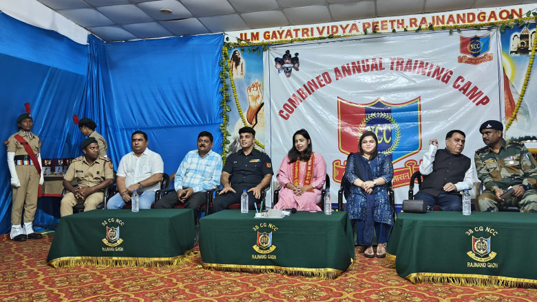 जिला पंचायत सीईओ ने बच्चों को कैरियर के लिए दिया मार्गदर्शन