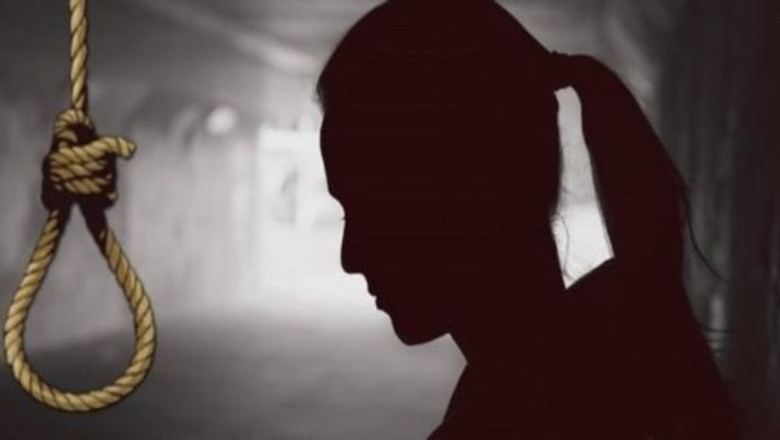 12वीं बोर्ड की परीक्षा में हो गई थी फेल,किशोरी ने घर में लगाई फांसी...