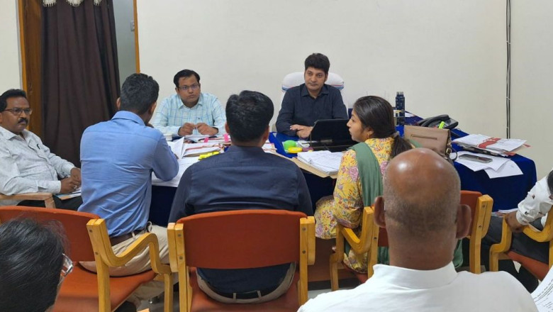 अपर कलेक्टर पांडे ने राजस्व अधिकारियों की ली समीक्षा बैठक
