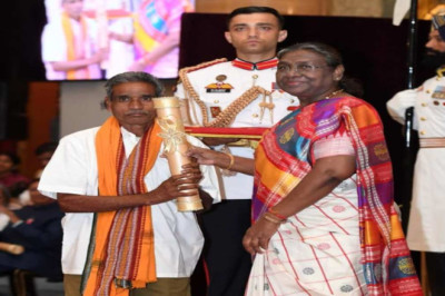 पद्मश्री पुरस्कार राष्ट्रपति द्रौपदी मुर्मू ने जशपुर के जागेश्वर यादव को दिया...