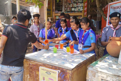 समापन के दिन स्काउट गाइड के द्वारा किया गया शरबत का वितरण