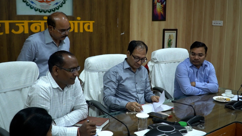 कलेक्टर की उपस्थिति में देशी, विदेशी, कम्पोजिट मदिरा की फुटकर दुकानों के व्यवस्थापन के लिए निविदा खोले जाने की प्रक्रिया प्रारंभ