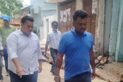 आयुक्त ने लिया शहर के आंतरिक क्षेत्रों में सफाई व्यवस्था का जायजा  सागर पारा एसएलआरएम सेन्टर में समय पर हाजरी नहीं भरने पर सेन्टर प्रभारी को नोटिस
