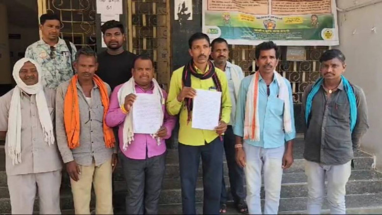 भीषण गर्मी में पेयजल समस्या से जूझ रहे ग्रामीणों ने कलेक्टर को सौंपा ज्ञापन, 2 दिन में समाधान न करने पर चक्काजाम की दी चेतावनी...