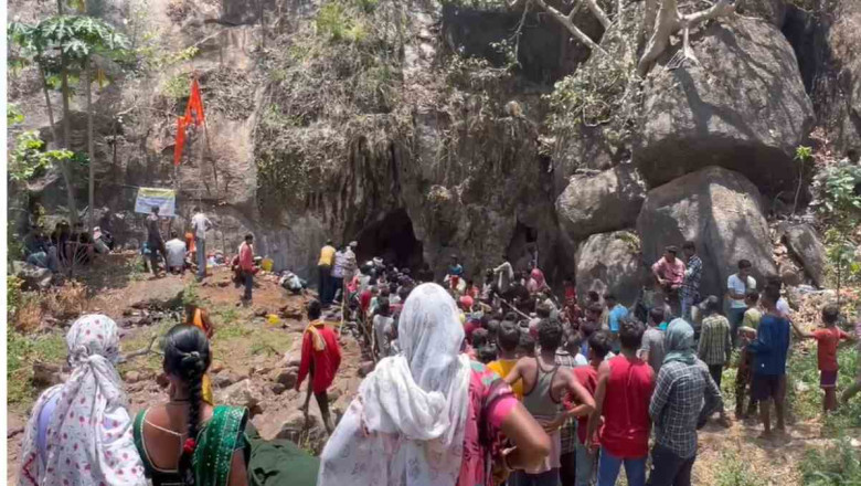 भोलेनाथ के दर्शन करने बड़ी संख्या में श्रद्धालु पहुंचे...