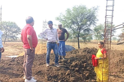 जिला पंचायत सीईओ ने किया प्रधानमंत्री आवास एवं एस.बी.एम. के कार्यो का औचक निरीक्षण