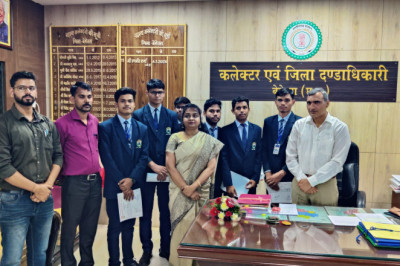 नवोदय विद्यालय के 10वीं एवं 12वीं के मेधावी छात्रों को कलेक्टर ने किया सम्मानित
