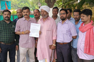 समान काम-समान वेतन के लिए श्रमिकों ने उठाई आवाज, उद्योग मंत्री को सौंपा ज्ञापन, मांग पूरी नहीं होने पर करेंगे प्रदर्शन...