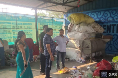 आयुक्त ने किया धमधा नाका मणि कंचन केंद्र का निरीक्षण, कचरों के निष्पादन प्रक्रिया में तेजी लाने दिए निर्देश: