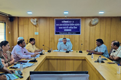कलेक्टर ने कस्टम मिलिंग एवं धान उठाव की समीक्षा की राइस मिलर्स की बैठक लेकर कस्टम मिलिंग में तेजी लाने पर दिया जोर