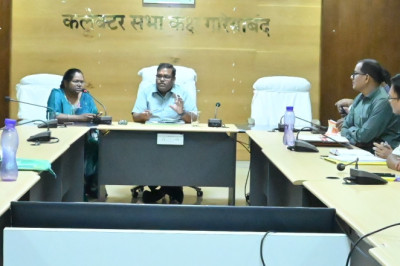 कलेक्टर ने निर्माण एजेंसियों की बैठक लेकर पूर्ण -अपूर्ण एवं प्रगतिरत कार्यों की समीक्षा की