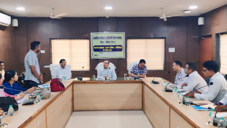 कलेक्टर शर्मा ने ली छात्रावास अधीक्षकों की बैठक  बच्चों में अनुशासन एवं अच्छे गुणों के विकास में अधीक्षकों की अहम भूमिका - जिलाधीश