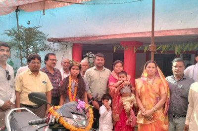 रुचिता साहू ने दसवीं मे 92.16 अंक अर्जित किया उनके दादा ने दी उपहार मे  स्कूटी