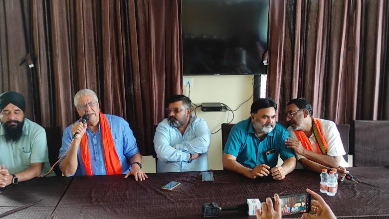 आज दिनाक 15/5/24 को होटल मारुति इन बलौदा बाजार में सी सी टी डब्लू असोसिसन के अध्यक्ष अंजय शुक्ला की अगुवाई मे बैठक हुई